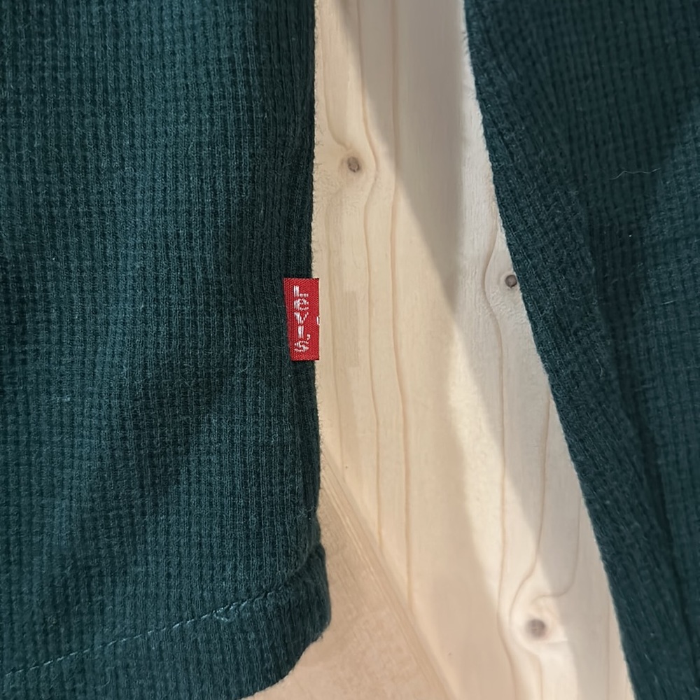 Levi’s Longsleeve Thermal Top - Picture 2 of 3
